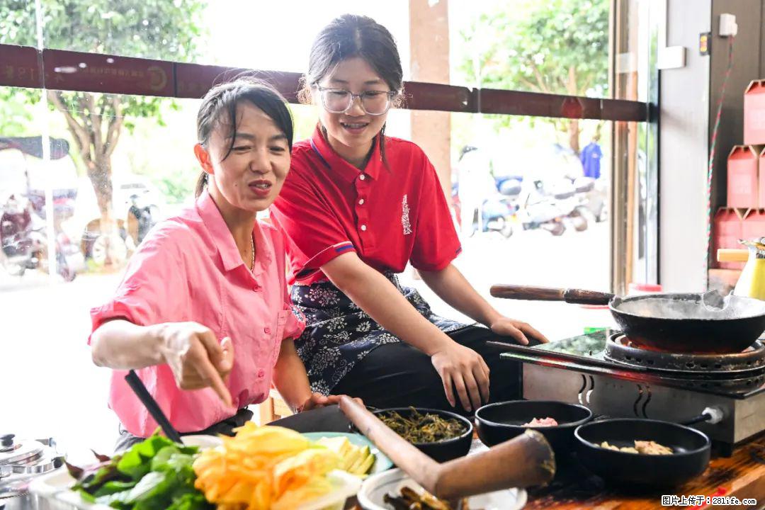 全网追的“扁担女孩”，找了一份暑假工，时薪12元 - 阿拉善盟生活资讯 - 阿拉善盟28生活网 alsm.28life.net